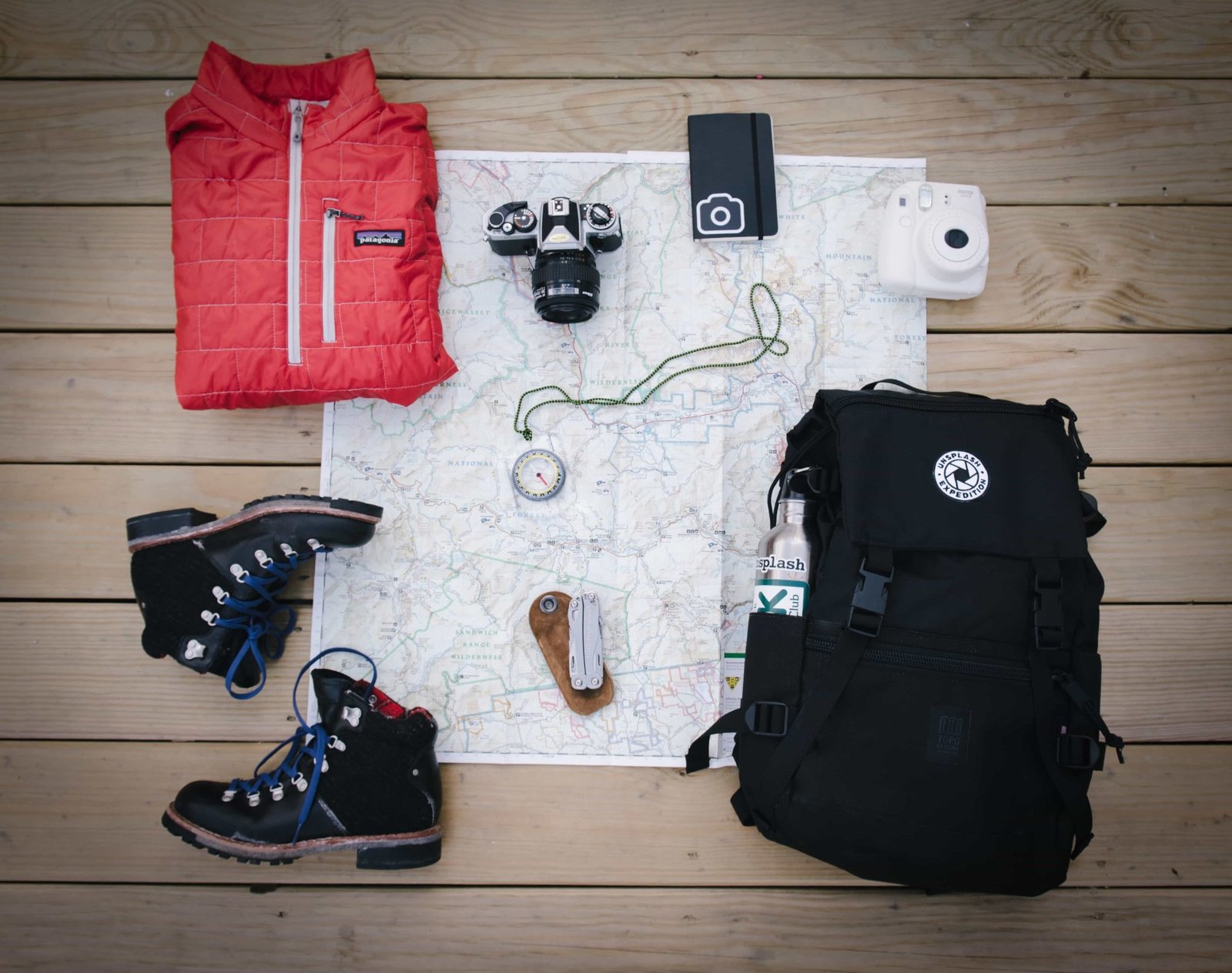 18 Must-Pack Travel Items (the ultimate holiday packing list)